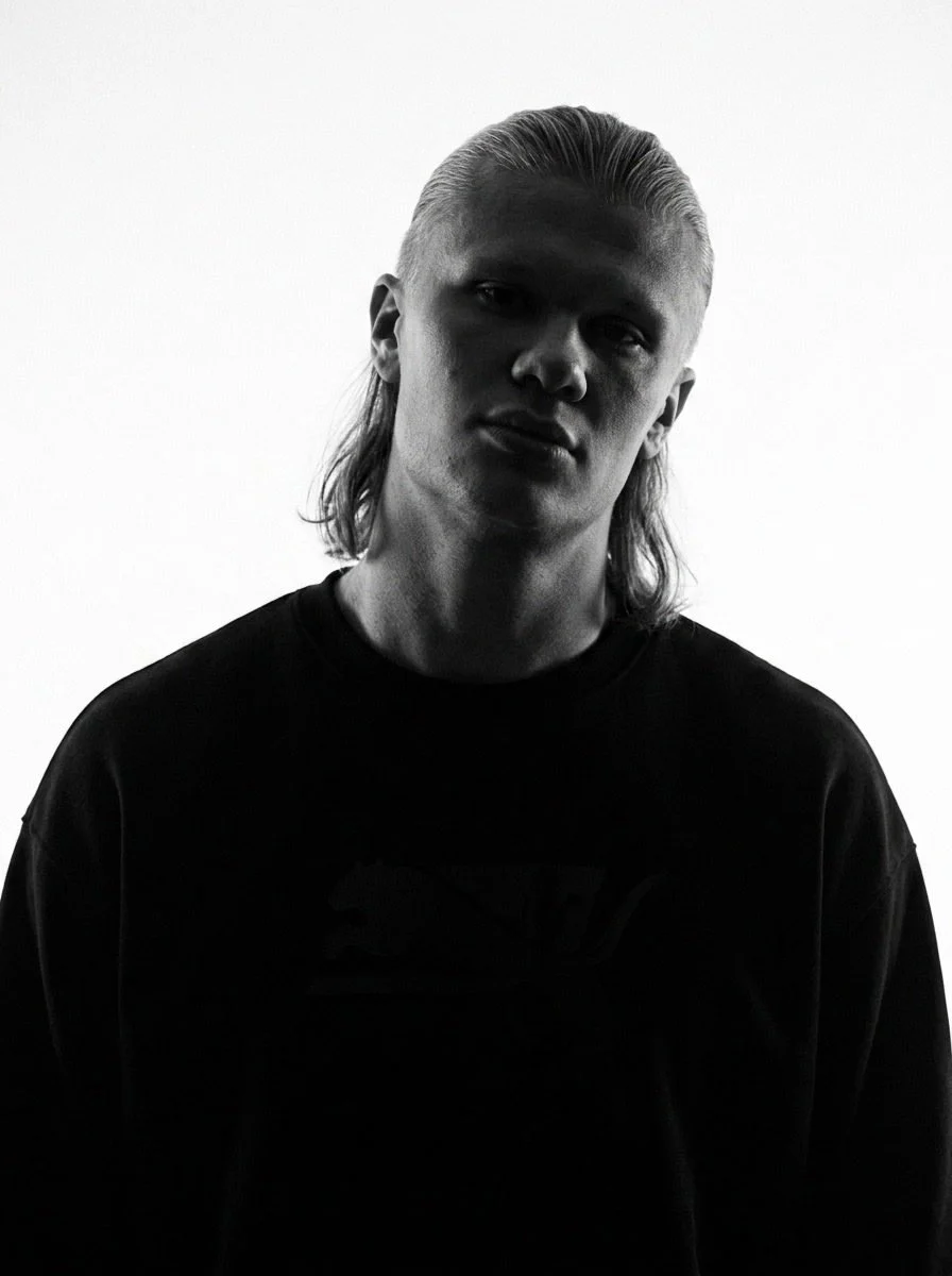 B&amp;W Low-Key Fashion Portrait